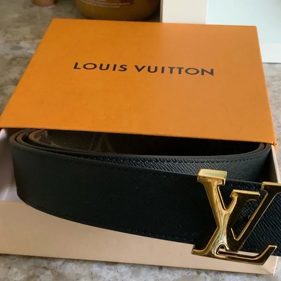 Authentic Louis Vuitton Initialed 30 MM. Reversible Belt. Size 85 - Picture 6 of 9